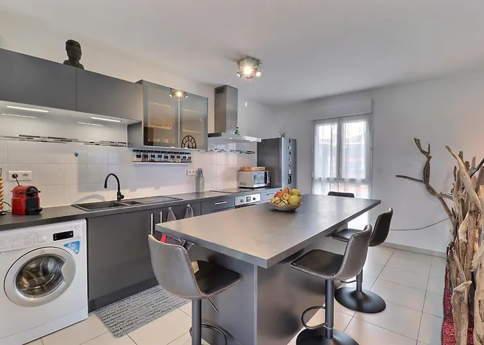 Tropical Escape - Mountain View & Terrace Apartment *